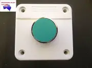 MOMENTARY GREEN FLUSH PUSHBUTTON SWITCH WITH CONTROL BOX XB2-BA31