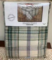 Christmas Spruce Green Plaid Crestview Sierra Collection Tablecloth 60 x 84 Oval
