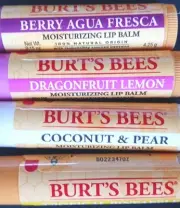 Burts bees Balm 4-0.15 1-tropical pinapple 1-berry agua 1- dragonfruit lemon 1-