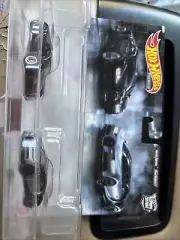 Hot Wheels HKF52 Premium 2-Pack Bugatti Veyron / '16 Bugatti Chiron