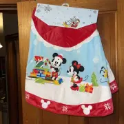 Disney Store Mickey and Friends Christmas Tree Skirt Cache-pied New Hard To Find