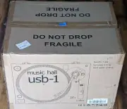Music Hall USB-1 Manual Belt-drive Turntable With USB Output And Built-in Phono