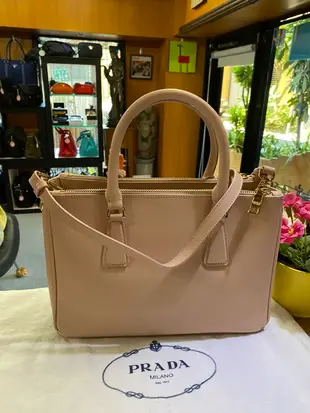 美麗堡outlet精品 PRADA BN1801 Saffiano 二用殺手包  (小-淡粉)【現貨】