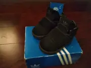 RARE BRAND NEW ADIDAS TUBULAR INVADER SIZE 4
