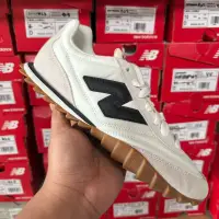 在飛比找蝦皮購物優惠-紐巴倫 New BALANCE RC-30 男士運動鞋原裝黑