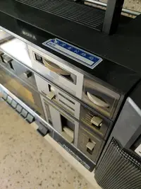 在飛比找Yahoo!奇摩拍賣優惠-SONY 省政府公路局 收音機 卡帶 播放測試正常使用 . 