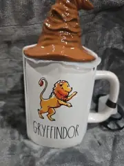 Harry Potter Rae Dunn Gryffindor Large Ceramic Mug With Sorting Hat Topper NEW