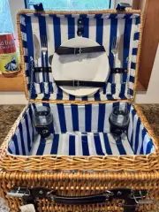 Vintage Wicker Picnic Basket set