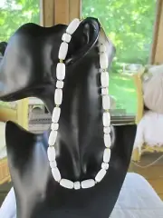 VINTAGE USA BRIGHT WHITE 18" GEOMETRIC SHAPED LUCITE NECKLACE NWT
