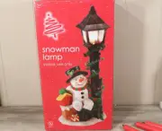 BED BATH & BEYOND Snowman Lamp. Christ themed Lighted Ornament / Night Light.