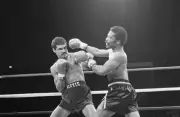 Aaron Pryor Hitting Alexis Arguello During Match 1982 Old Boxing Photo