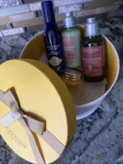 L'OCCITANE Travel shampoo/ conditioner , Essential water w/Divine Cream set