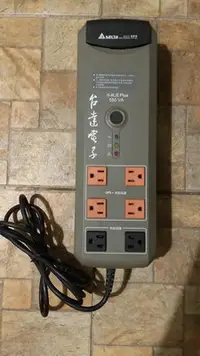 在飛比找Yahoo!奇摩拍賣優惠-台達電水瓶座 PLUS 550VA UPS 不斷電電源供應器