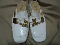 在飛比找露天拍賣優惠-Ann by asin 白色真皮亮面穆勒鞋,尺寸36,鞋內長