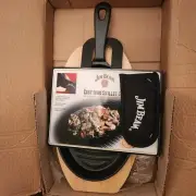 Jim Beam Cast Iron Skillet Set with Handle Mitt & Wood Trivet - Brand New