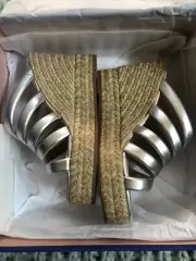 Stuart Weitzman Lilyana Leather Espadrille Wedge Sandal Silver 8.00C