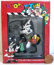 Matrix Collectible Ornament Looney Tunes 1996 #9603163 "Pepe Le Pew"Box Damage