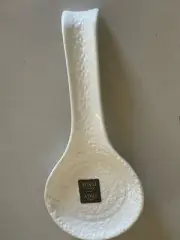 HAND MADE IN ITALY EMBOSSED CERAMIC SPOON REST IN WHITE 10,5”