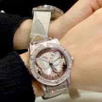 在飛比找蝦皮購物優惠-女版手錶 時來運轉輕奢小眾品牌滿天星腕錶夢幻蝴蝶