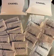 CHANEL Set of 20 Sealed Aloe Cleansing Towelette Packets Brand New