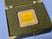 MC68000ZB8 CPU MOTOROLA VINTAGE 1986 RARE LGA 16-Bit MC68000 IN ORIG CASE NEW