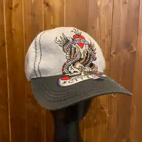 在飛比找蝦皮購物優惠-Ed Hardy 灰色刺繡鴨舌帽