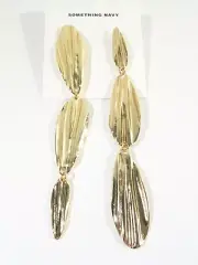 Nordstrom Something Navy Women's Gold textured Leaf Link Drop Earrings NWT 39