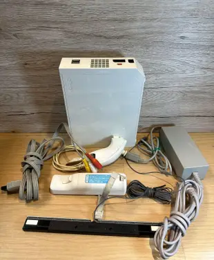 任天堂Wii主機 （二手 Wii 主機（含圖上配件）二手任天堂 Wii 主機