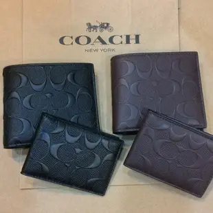 【COACH】 F75371 F74993 短夾 男用短夾 皮夾 名片夾 立體浮雕防刮大LOGO經典款｜迷人香氛◆全館現貨快出