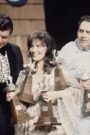 Claude Akins Loretta Lynn with her awards appearing on the 19- 1976 Old Photo 1