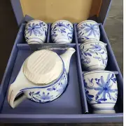 Vintage Oriental Teapot Five Cups from the Kiyosu Kiln in Japan Blue/ White