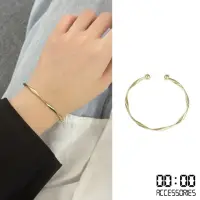 在飛比找momo購物網優惠-【00:00】韓國設計極簡扭轉金屬C圈手環(2色任選)