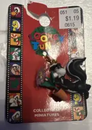 Vintage 1997 Matrix Looney Tunes Miniature Collectible Ornament Pepe La Pew