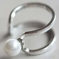 在飛比找樂天市場購物網優惠-925純銀戒指 珍珠銀飾-彎勾造型獨特簡約百搭母親節生日情人