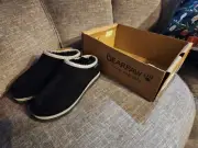 New US Sz 8 Bearpaw Lucille Water and Stain-Repellent Suede Mule Black New