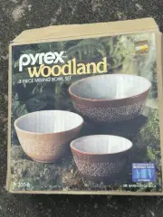 NEW IN BOX VINTAGE pyrex woodland 3-PIECE MIXING BOWL SET RARE 300-6
