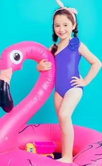 在飛比找myBRA優惠-甜甜 玫瑰斜肩公主系兒童泳衣 S-2XL AINIA - 紫