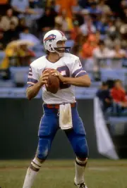 Joe Ferguson Buffalo Bills drops back to pass v the Baltimore Colt- Old Photo 5