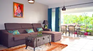 Kai cosy apartment with terrace pool and sea view near Papeete