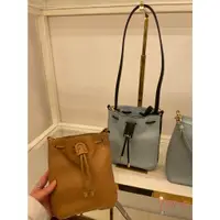 在飛比找蝦皮購物優惠-【歐洲outlet正品】FURLA   LOGO 水桶包 束