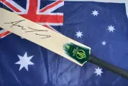 Aaron Finch (Australia) signed 2019 ICC World Cup - Australia -Mini Cricket Bat