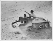 Unit Australian Mechanized Cavalry training, a Bren Gun Carrier, d Old Photo