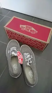 Vans authentic (J & S) unisex shoes Men US 7 Women US 8.5