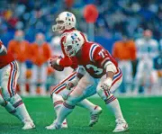 Offensive lineman John Hannah New England Patriots blocks as quart- Old Photo