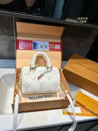 在飛比找Yahoo!奇摩拍賣優惠-【二手包包】LV SPEEDY20經典款壓花枕頭包 Lv 枕