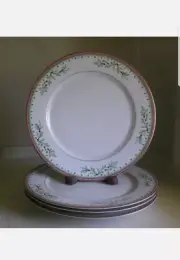 Set of 4 Mikasa Holiday Traditions L3475 6 3/4" Plates Never Used