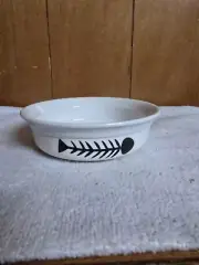CAT, KITTEN DISH, BOWL WHITE WITH BLACK FISH BONE DESIGN