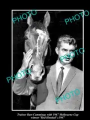 OLD 8x6 HISTORIC PHOTO OF BART CUMMINGS WITH RED HANDED MELBOURNE CUP c1967