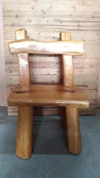 在飛比找Yahoo!奇摩拍賣優惠-檜木椅