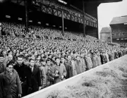 The Twickenham Crowd Observes The Manchester United Players 1958 OLD PHOTO